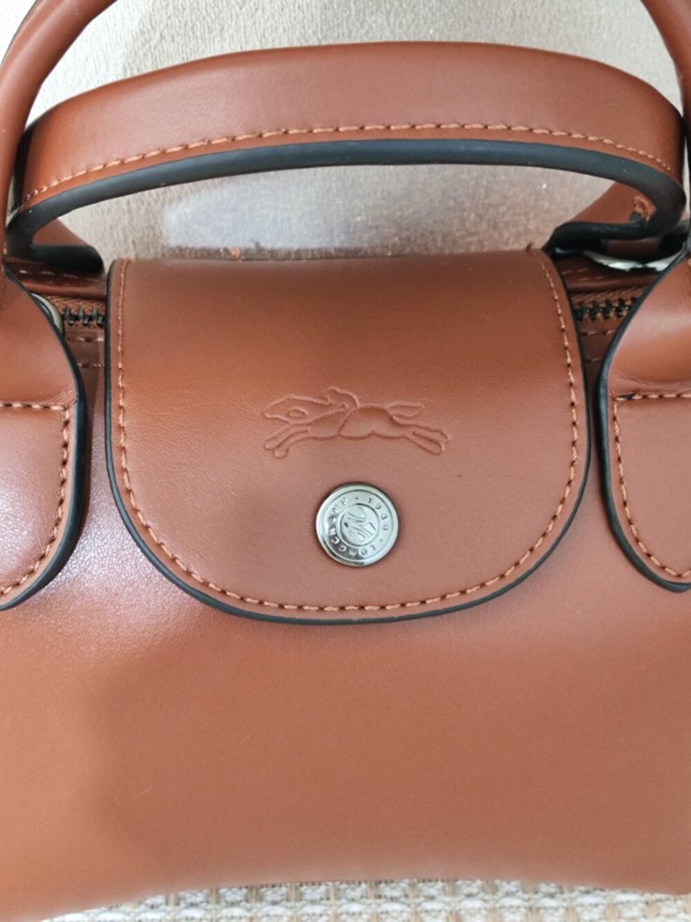 Longchamp cognac-colored handbag with shoulder strap - Picture 2 of 15